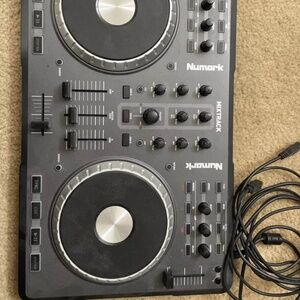 Numark Mixtrack